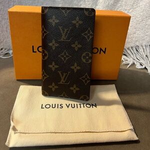 Louis Vuitton Brown Monogram check book/card holder- microchip